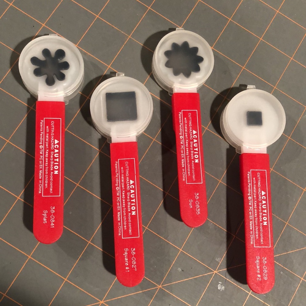 Sizzix PaddlePunch positionable Hand punch dies